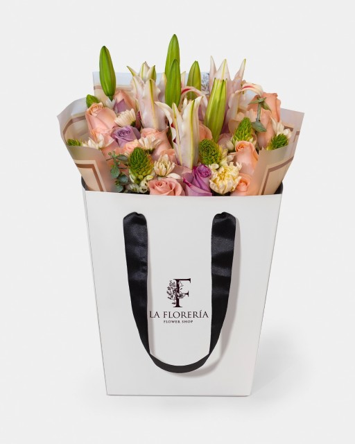 Ramo de Flores y Lirios Lily Box